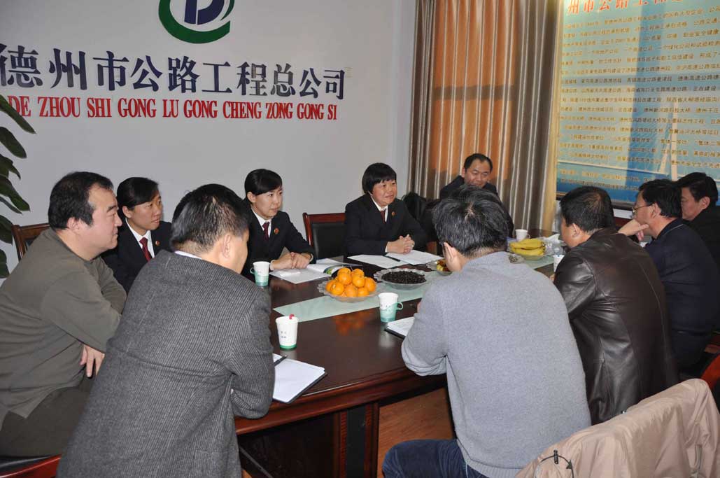 德城區檢察院調研組到總公司調研法製工作