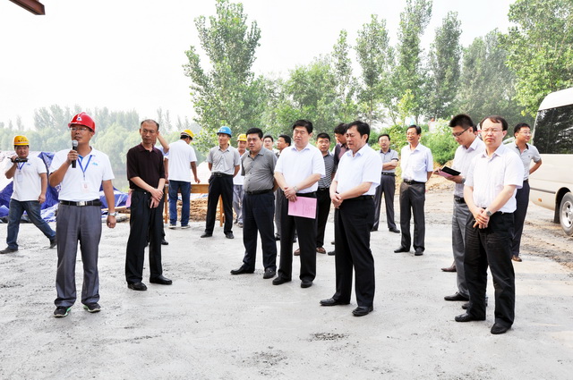 市領導到運河大橋進行現場調研